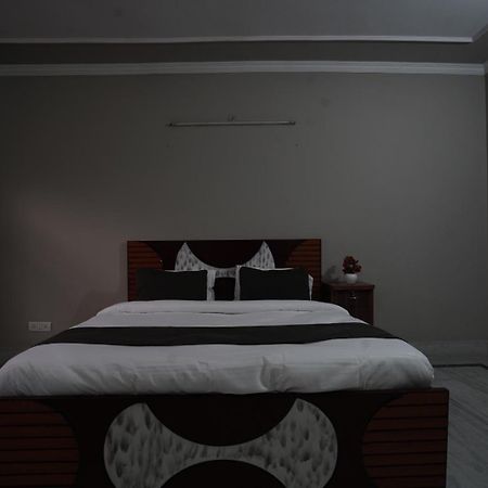 Play-Sunflower Omega-1 Couple Friendly Greater Noida Eksteriør bilde