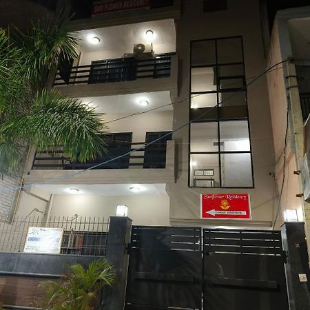 Play-Sunflower Omega-1 Couple Friendly Greater Noida Eksteriør bilde