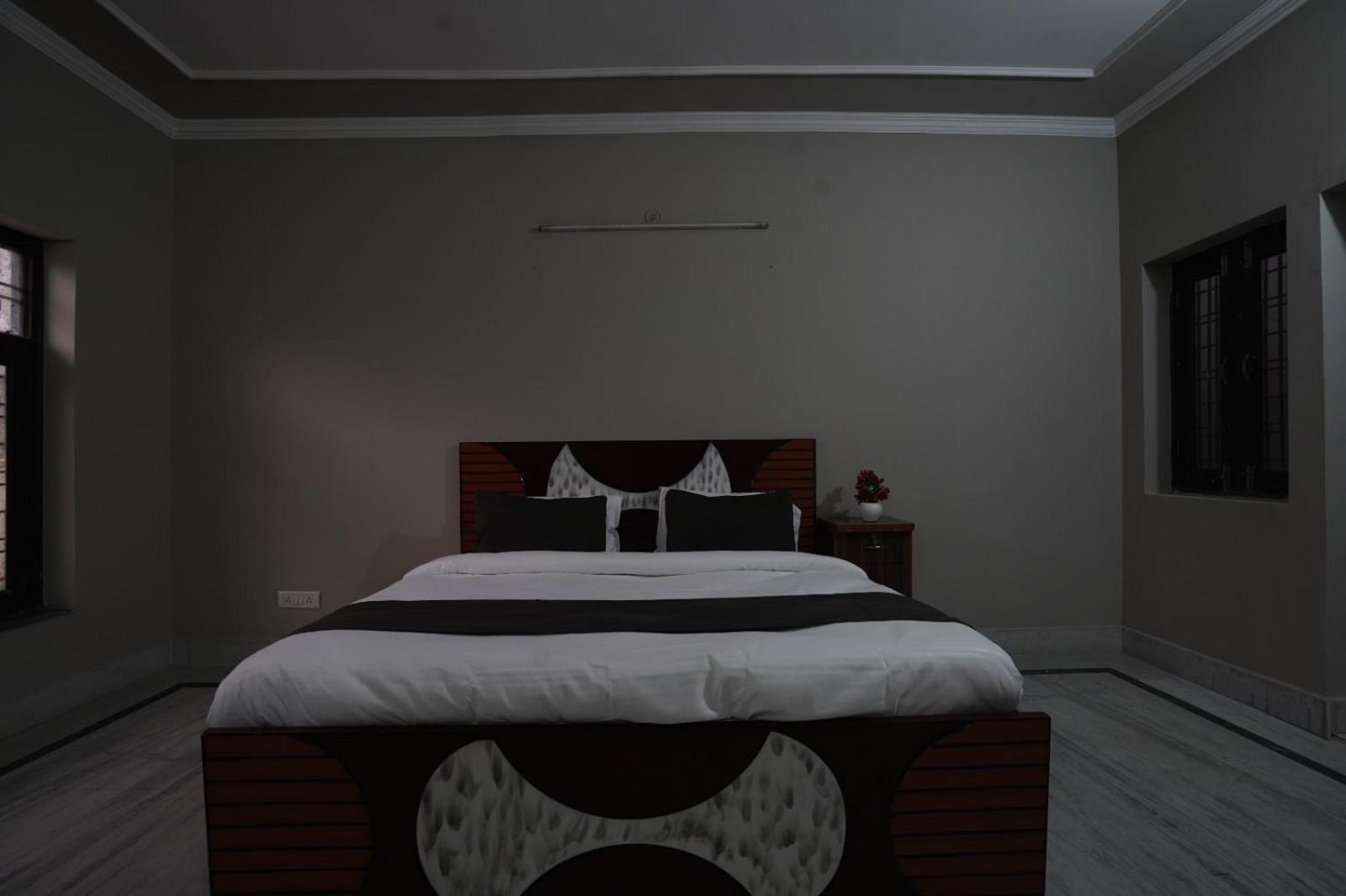 Play-Sunflower Omega-1 Couple Friendly Greater Noida Eksteriør bilde