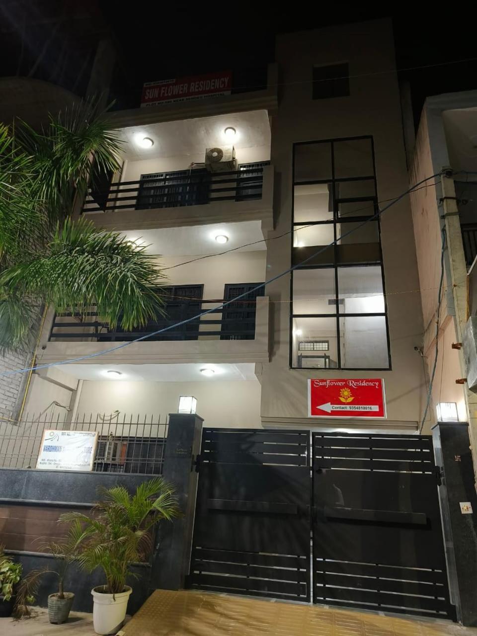 Play-Sunflower Omega-1 Couple Friendly Greater Noida Eksteriør bilde