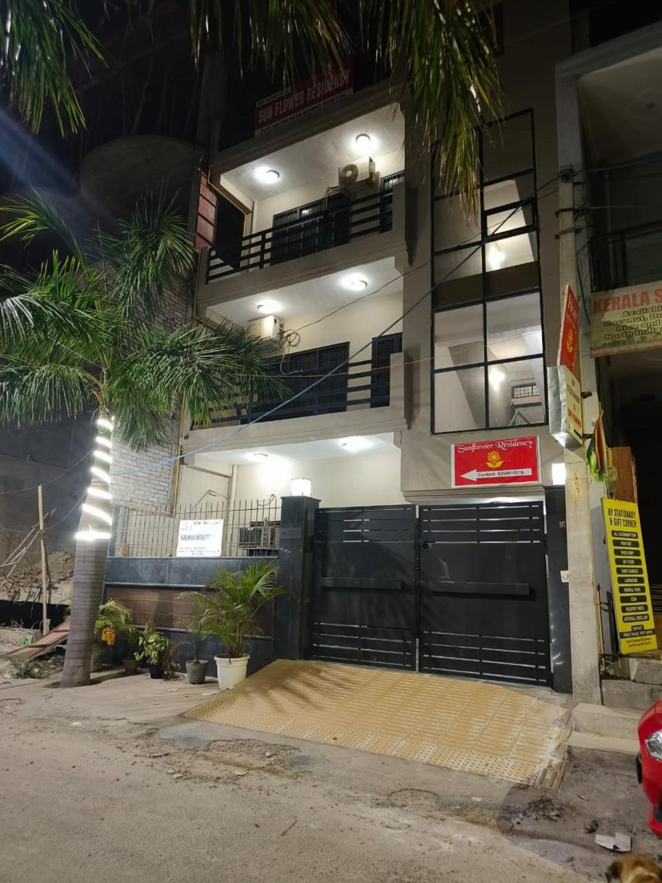 Play-Sunflower Omega-1 Couple Friendly Greater Noida Eksteriør bilde