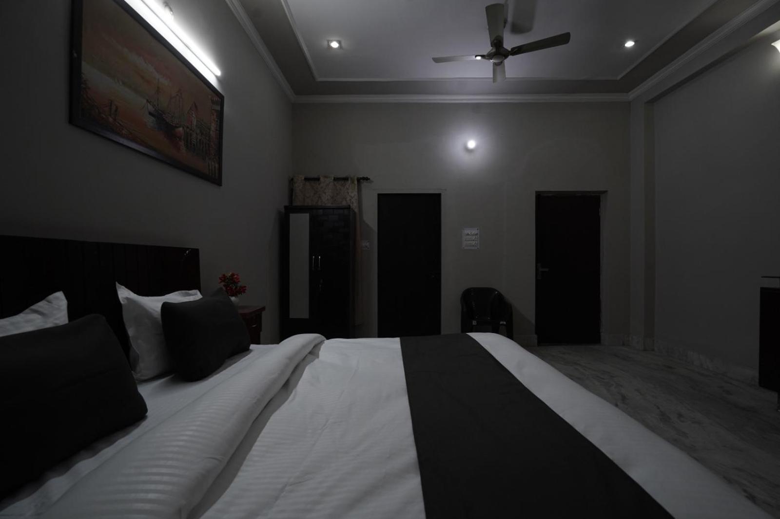 Play-Sunflower Omega-1 Couple Friendly Greater Noida Eksteriør bilde