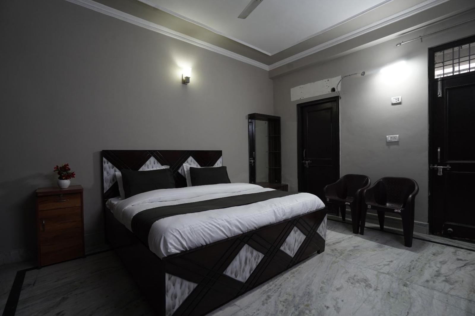 Play-Sunflower Omega-1 Couple Friendly Greater Noida Eksteriør bilde