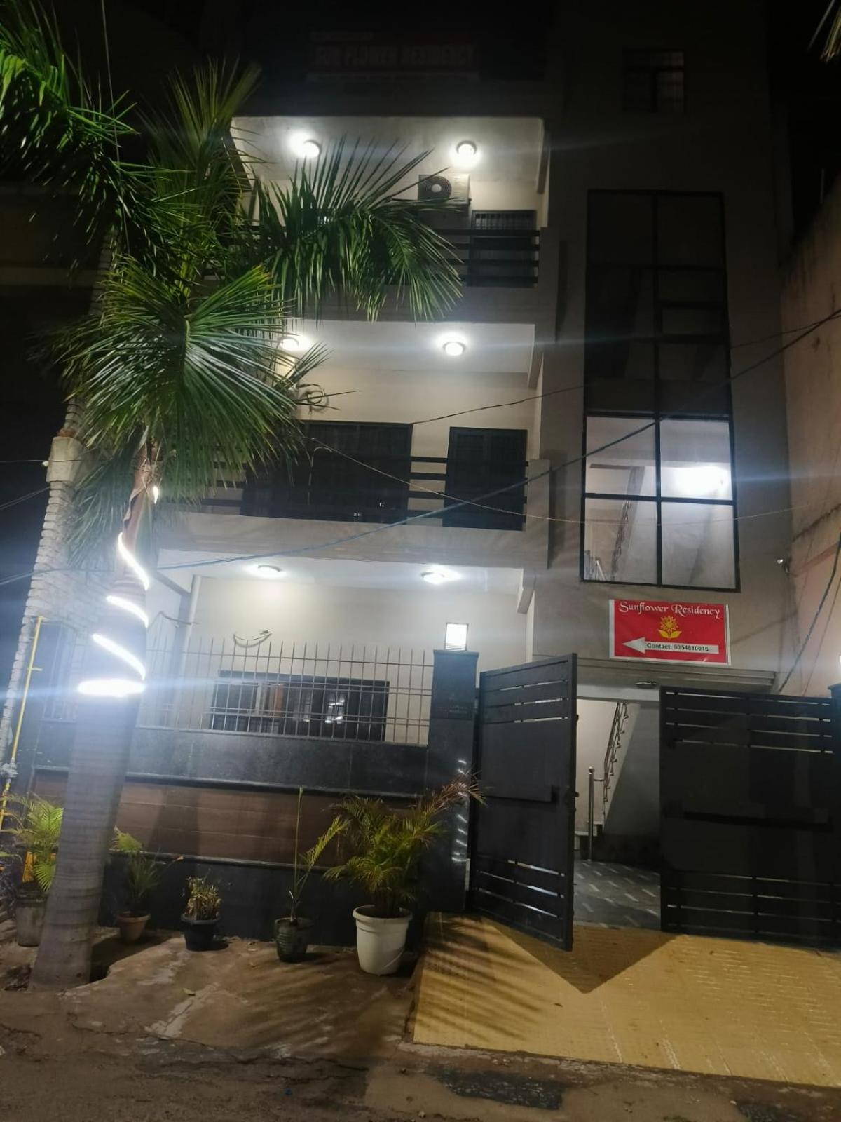 Play-Sunflower Omega-1 Couple Friendly Greater Noida Eksteriør bilde